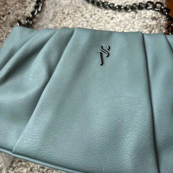 Vera Wang Blue Shoulder Bag NWT with Pleated Design STUNNING - Picture 3 of 16